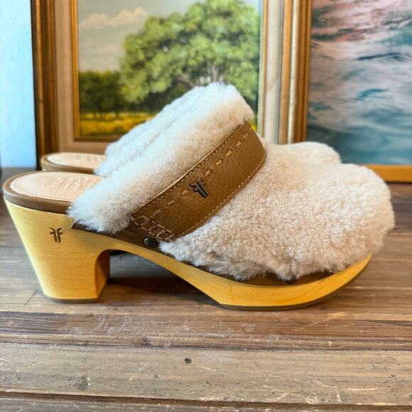 Women's Frye Jessica Leather and Shearling Block Heel Clog in Tan Size 8.5 NEW - Picture 2 of 7